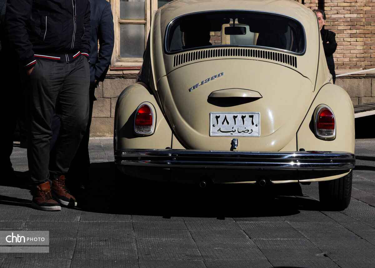 آیین رونمایی از اولین خودروها با پلاک‌ تاریخی در آذربایجان‌شرقی +تصاویر