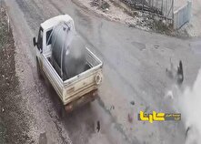 لحظه دلخراش تصادف یک زوج موتورسوار با یک کامیون + ویدیو منبع سایت کارنا