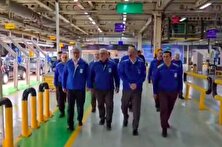 بازدید شبانه مدیر عامل ایران‌خودرو و گفتگو با کارگران خط تولید منبع سایت کارنا