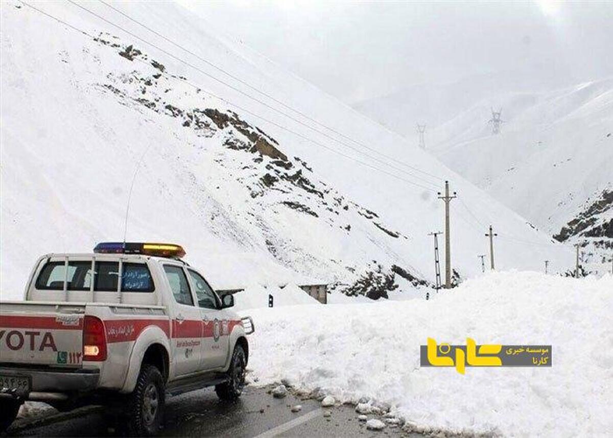 نجات ۱۵ خودرو گرفتار بهمن توسط پلیس راه