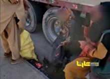 ویدیوی کولبری سوخت دختران نوجوان با کیف مدرسه! + فیلم منبع سایت کارنا