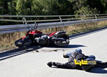 نجات معجزه‌آسای موتورسوار پس از تصادف + فیلم منبع سایت کارنا