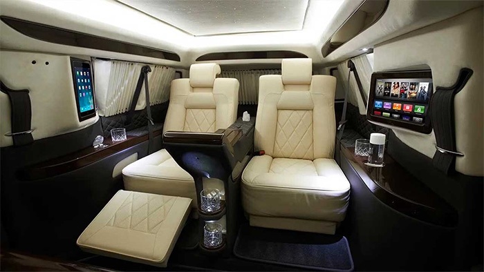 امکانات کادیلاک لیموزین در دل یک نفربر نظامی! امکانات کادیلاک لیموزین در دل یک نفربر نظامی!