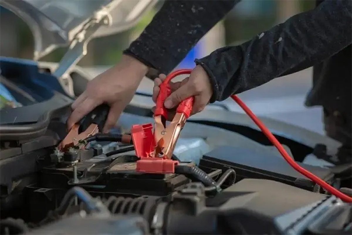 چرا باتری خودرو در سرما می‌خوابد و چه باید کرد؟