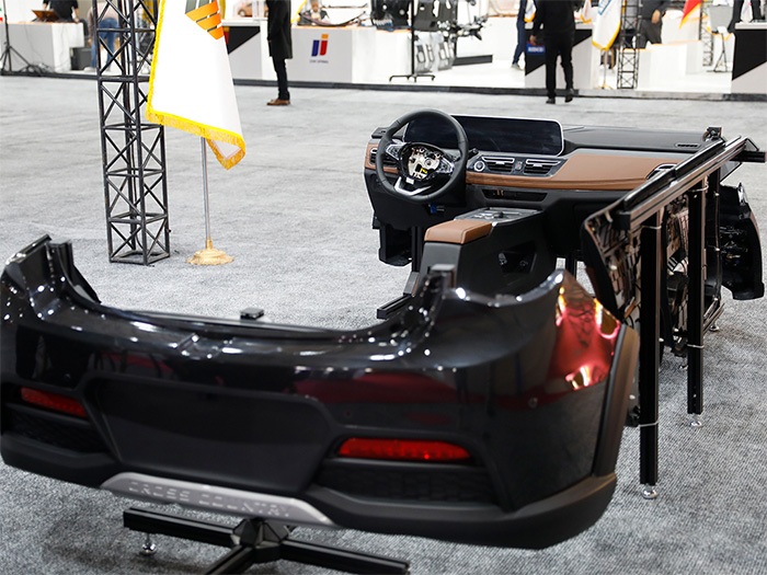 نمایش آخرین دستاورد‌های گروه سایپا در چهارمین نمایشگاه تحول صنعت خودرو