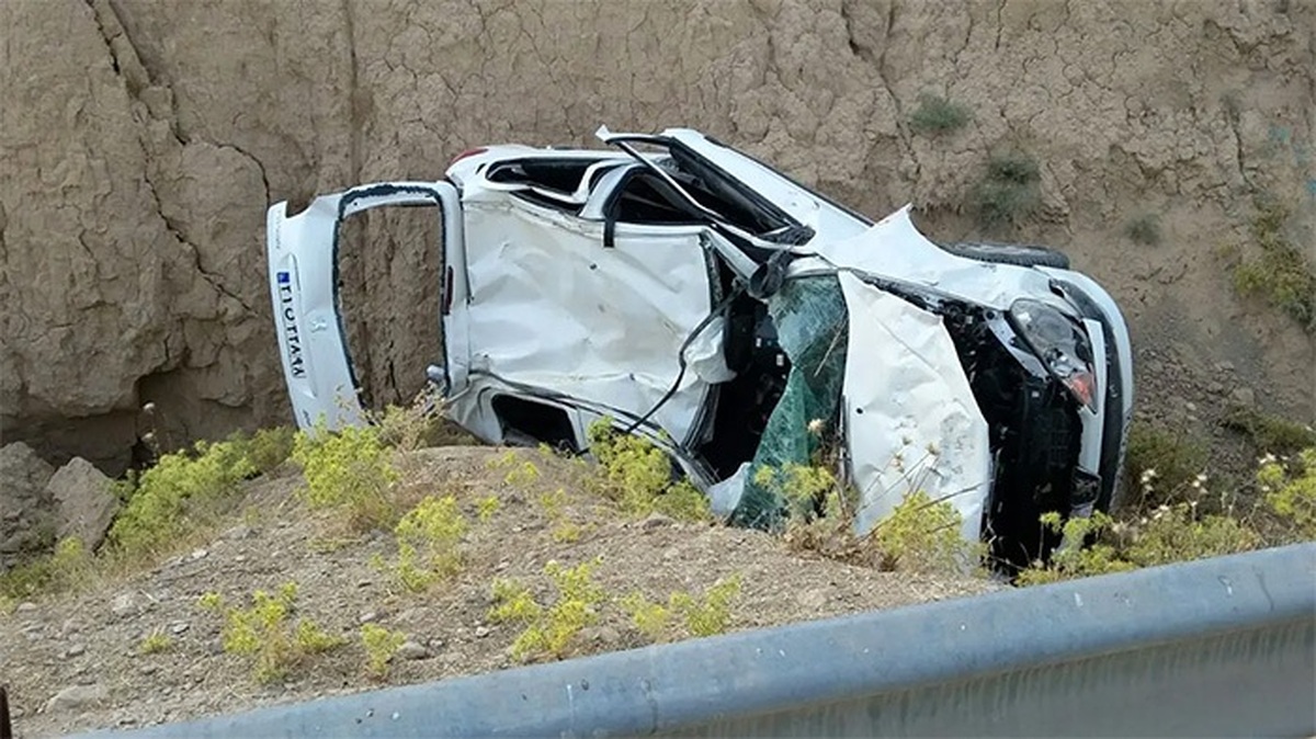 فیلم سقوط مرگبار خودرو ۲۰۶ به دره در پایتخت