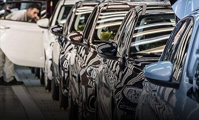 لزوم افزایش عرضه از سوی خودروسازان در پی افزایش رسمی قیمت خودرو