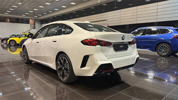 فروش فوری BMW ۲۲۵ L M Sport با تحویل ۱۵ روزه توسط پرشیا خودرو