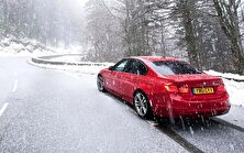 راهنمای کنترل خودرو و نکات ضروری رانندگی در برف و یخبندان