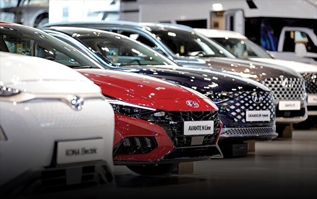 کاهش حقوق گمرکی و تعرفه واردات خودرو بدون تامین ارز کارساز نیست