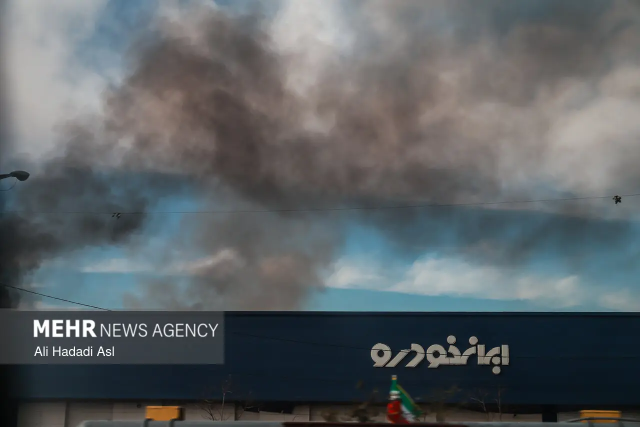 تصاویر حمله به ایران خودرو در غرب تهران