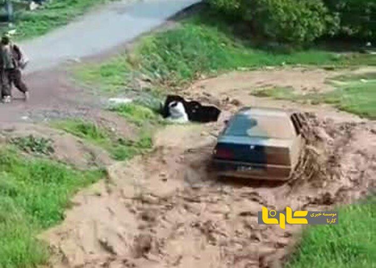 فیلم لحظه وحشتناک گیر افتادن یک خودرو در سیل ارومیه