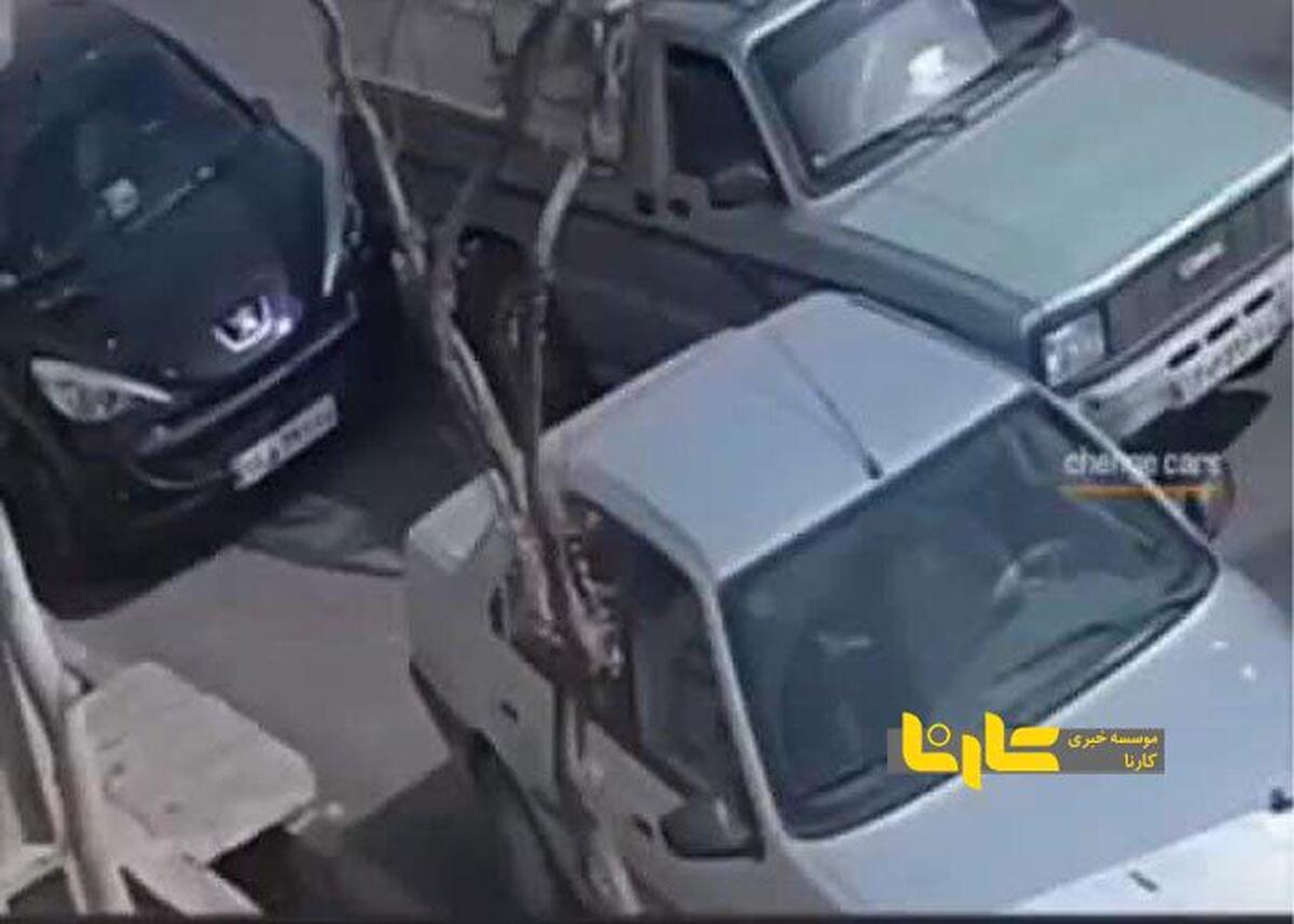 حرکت عجیب راننده وانت در کندن سپر و چراغ پژو ۲۰۷ + فیلم