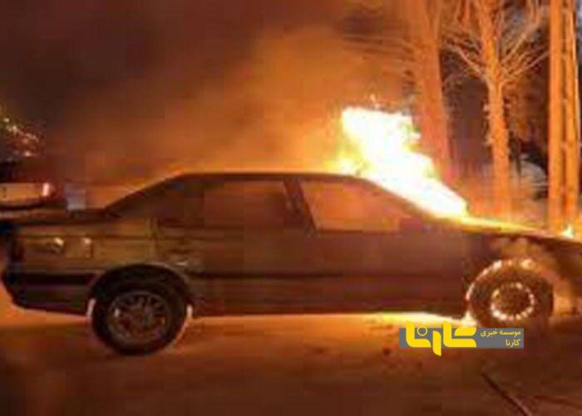 فیلم تلاش پلیس برای جلوگیری از آتش‌سوزی پژو پارس