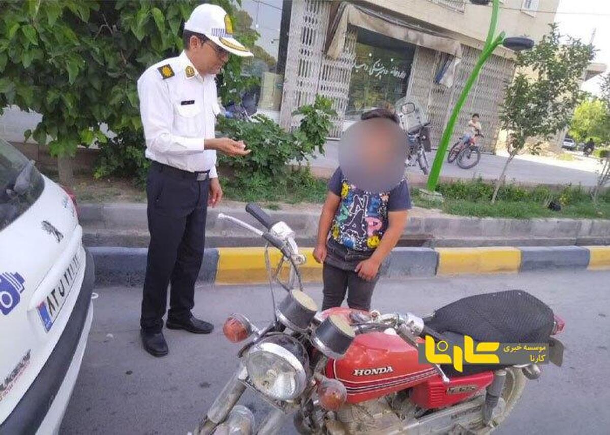 توقیف موتورسیکلت با سوار ۹ ساله! + عکس