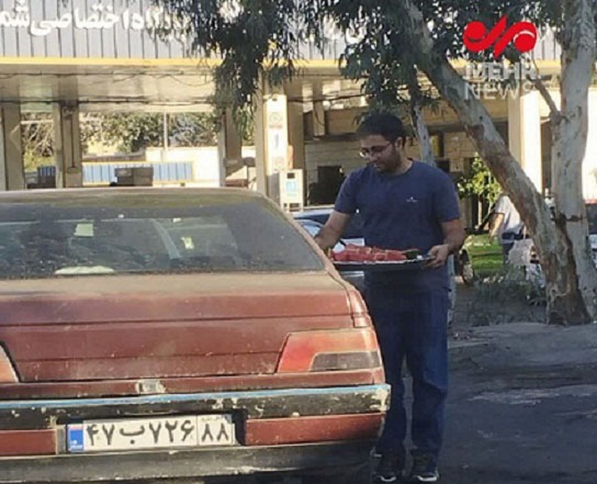 تصویر جالبی که از یک پمپ بنزین در تهران وایرال شد