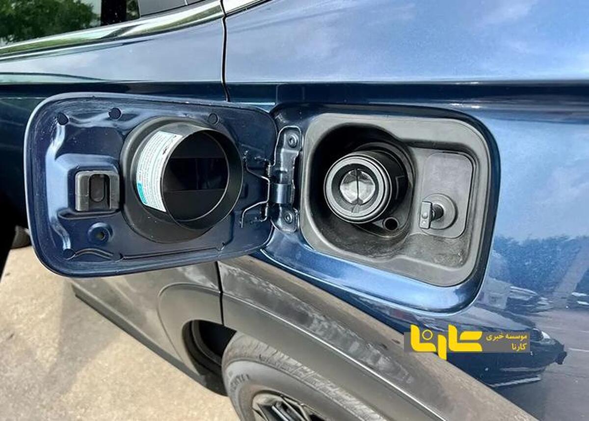 چرا درب باک بنزین بعضی ماشین‌ها سمت چپ است و بعضی سمت راست؟