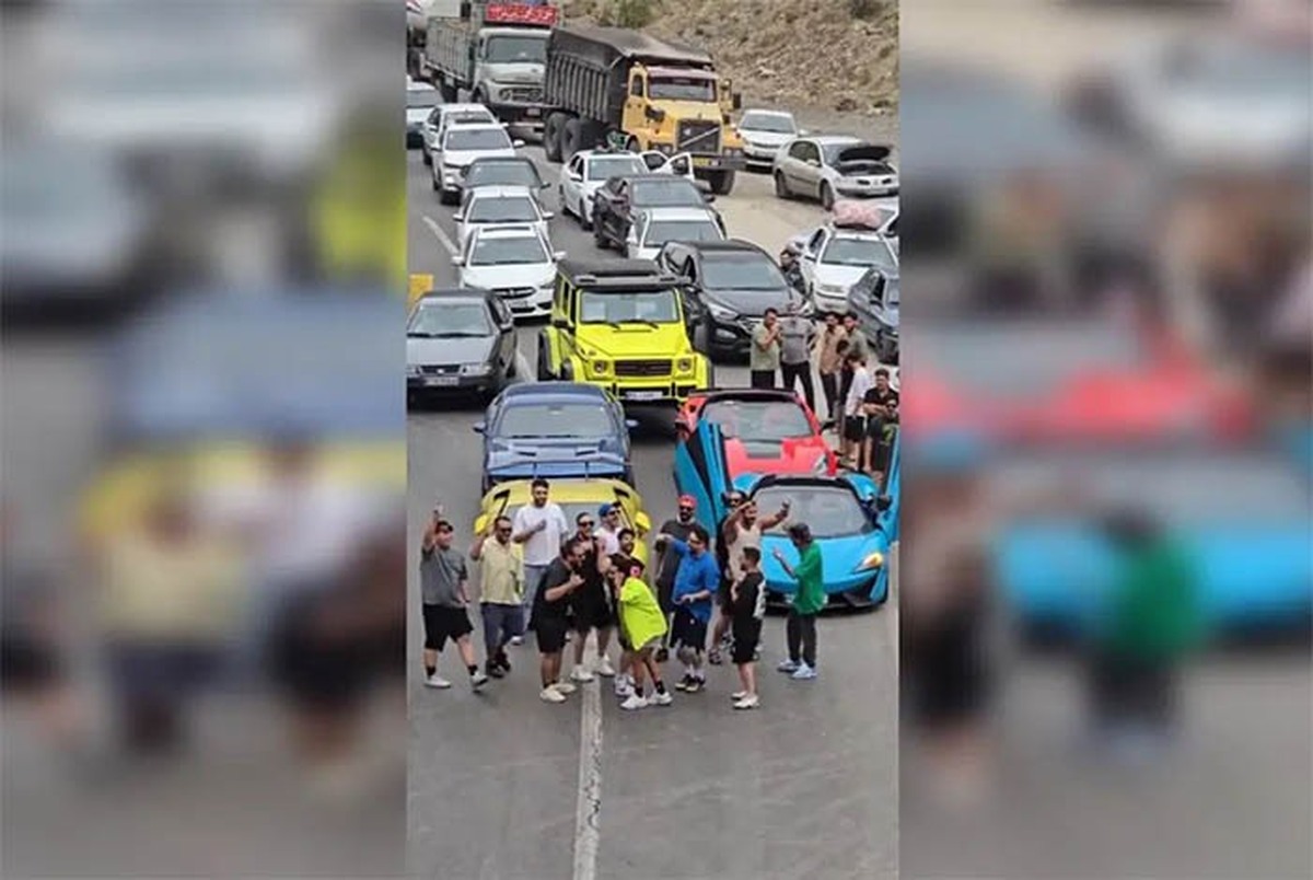 جنجال بستن جاده فیروزکوه با خودروهای لاکچری