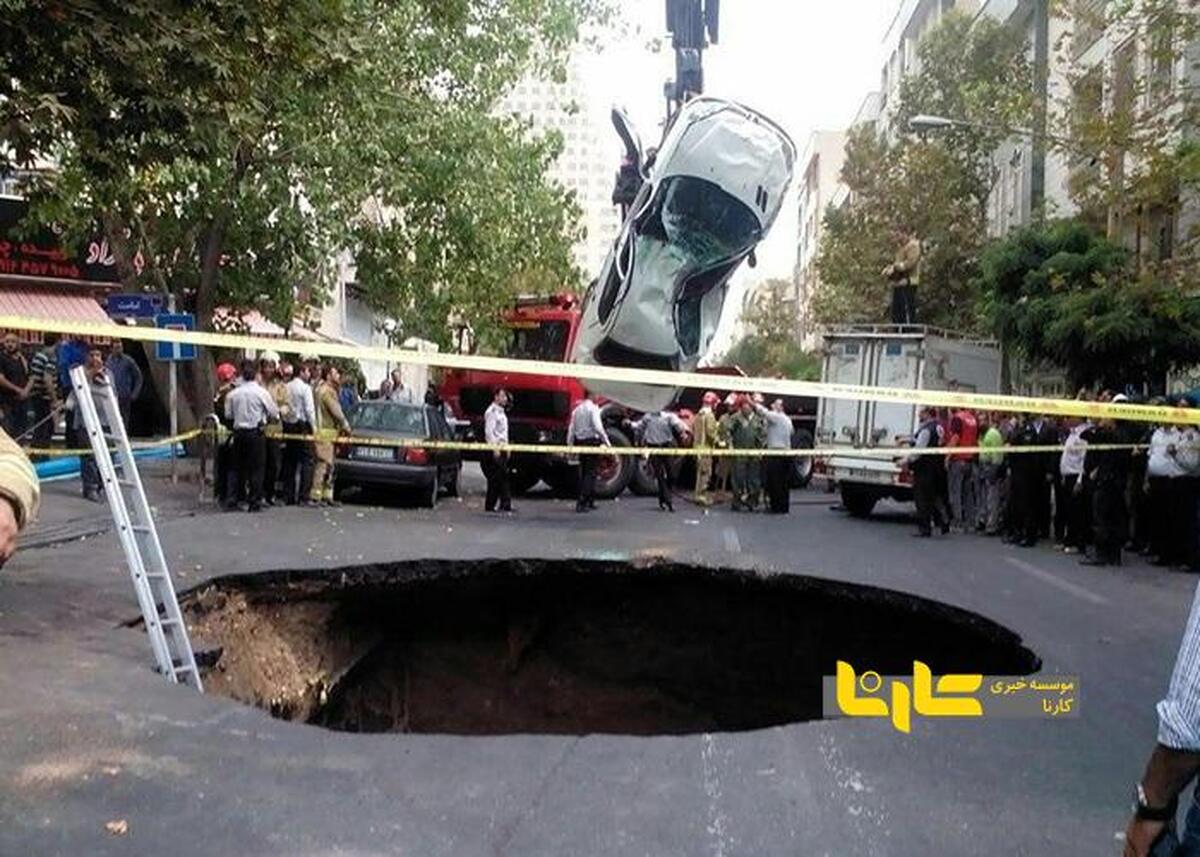 فیلم لحظه بلعیده شدن خودرو در خیابان!