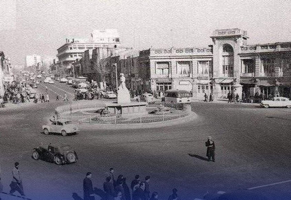 عکس ترافیک عجیب خیابان خیام در سال ۱۳۵۱