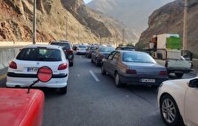 عکس گرفتاری مردم در ترافیک فوق سنگین آزادراه تهران - شمال