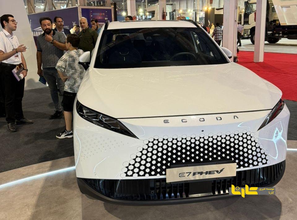 نمایش قدرت ماموت در نمایشگاه خودروی مشهد
