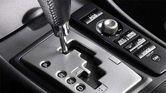 چه زمانی باید از دنده سنگین در خودرو‌های اتوماتیک استفاده کرد؟