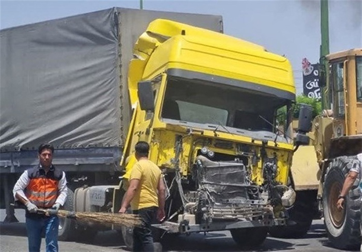 فیلم لحظه برخورد تریلی با ۱۰ خودرو در گرگان با ۲۱ نفر مصدوم