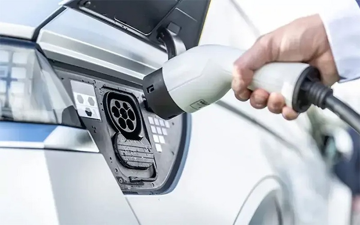 پمپ بنزین ها هم صاحب دستگاه‌ شارژ برقی می شوند