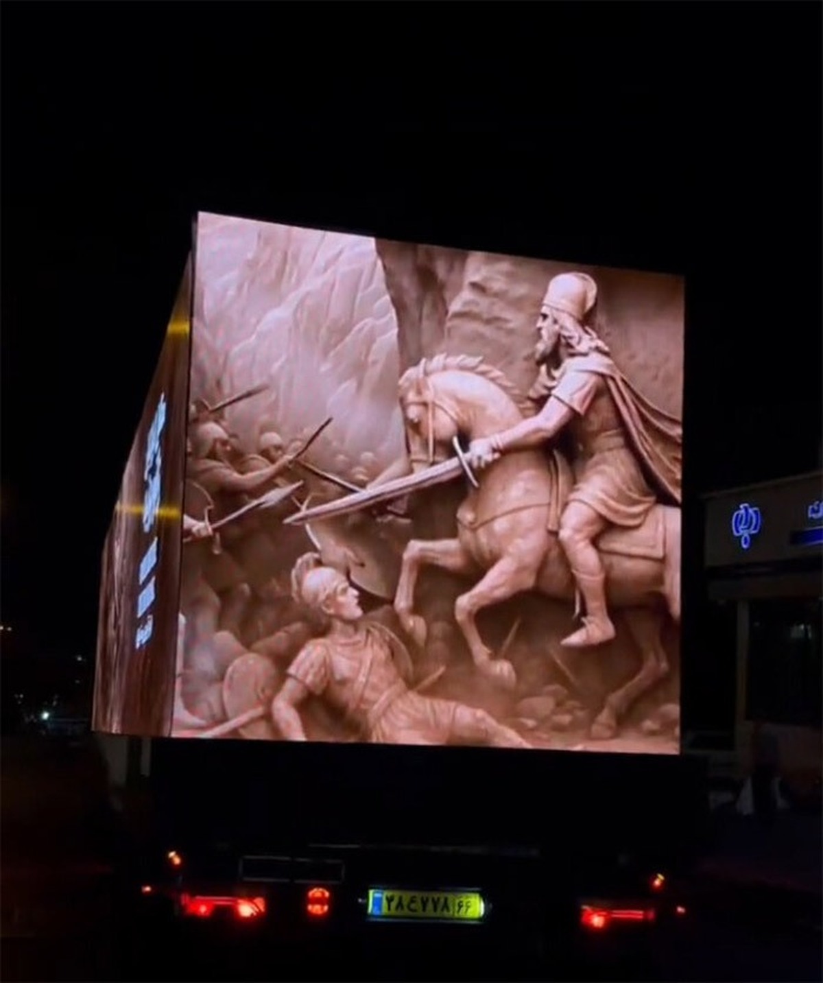 خودروی قصه‌گو در خیابان‌های تهران