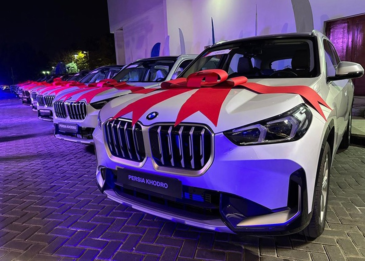 تحویل خودروهای وارداتی جانبازان توسط پرشیا خودرو تحویل خودروهای وارداتی جانبازان توسط پرشیا خودرو