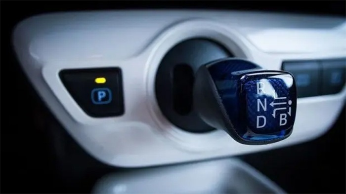 اشتباهاتی که برای محافظت از ترمزهای خودرو نباید انجام دهید اشتباهاتی که برای محافظت از ترمزهای خودرو نباید انجام دهید