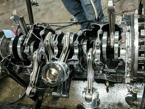 چرا نباید با دور موتور بالا رانندگی کنیم؟ چرا نباید با دور موتور بالا رانندگی کنیم؟