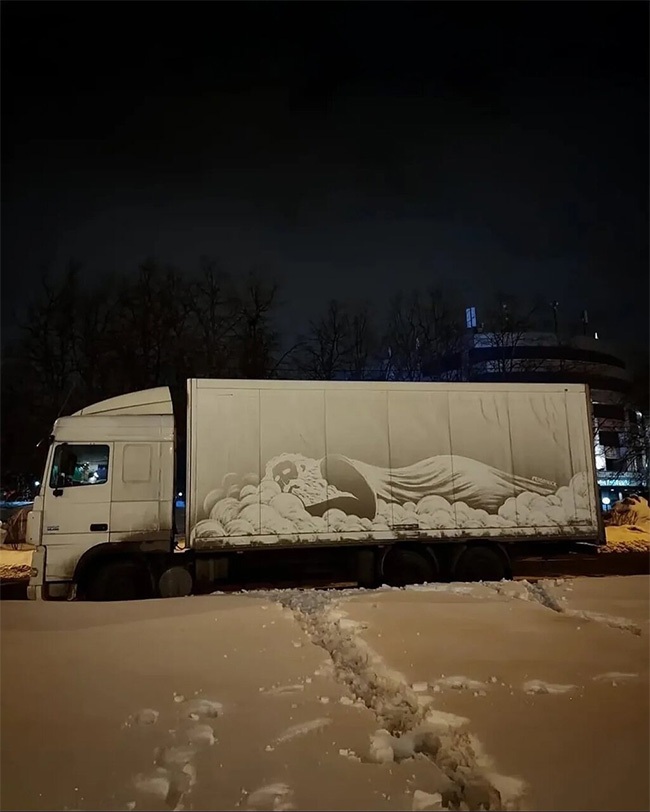 نقاشیهای شگفت انگیز روی بومهای متحرک! + عکس نقاشیهای شگفت انگیز روی بومهای متحرک! + عکس