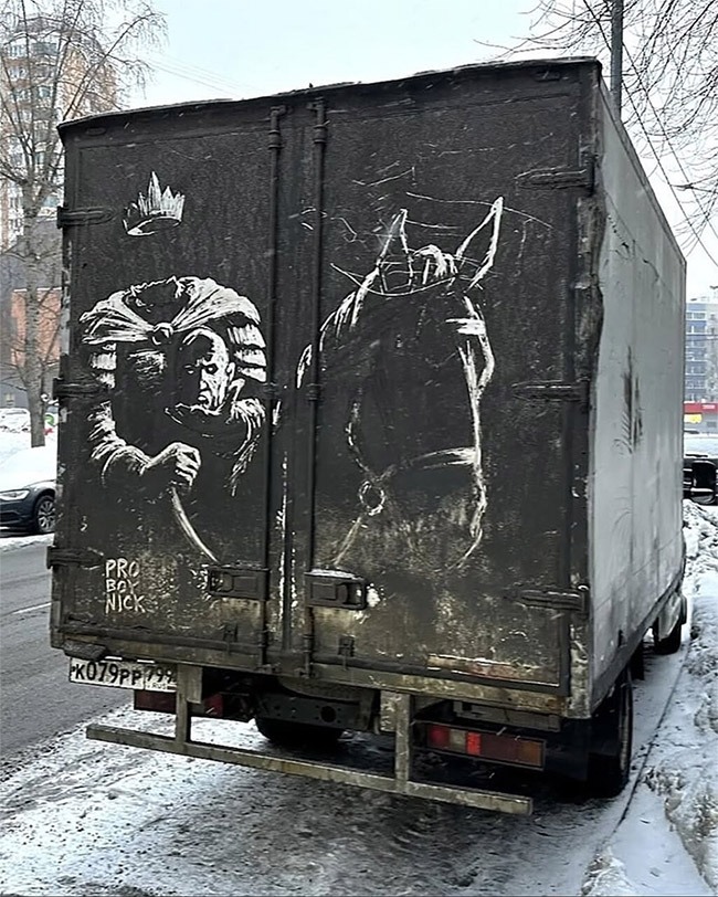 نقاشیهای شگفت انگیز روی بومهای متحرک! + عکس نقاشیهای شگفت انگیز روی بومهای متحرک! + عکس