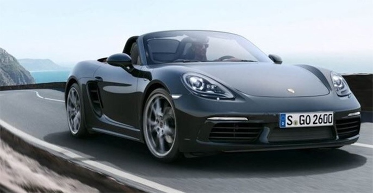 واردات ۴۰۰ دستگاه پورشه به نام یک پیرزن!