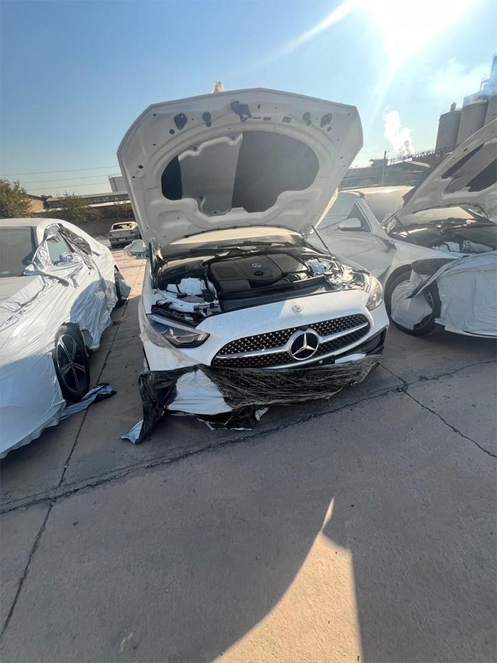 محموله بنز ایران‌خودرو به گمرک رسید