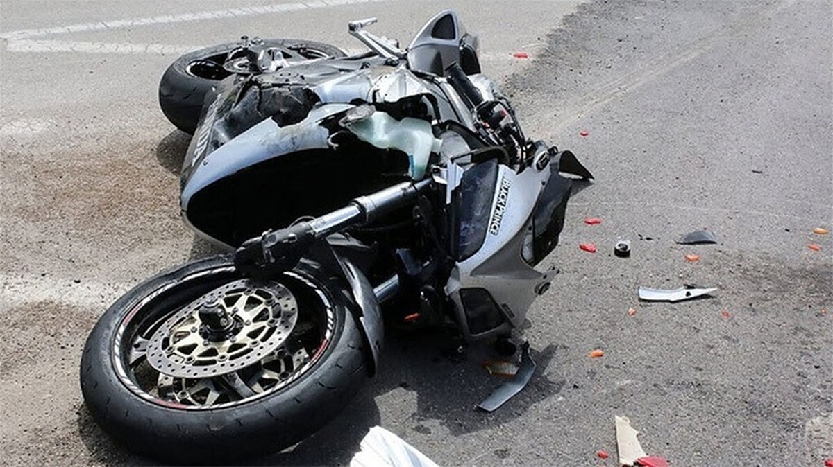 ویدئو صحنه وحشتناک تصادف و بی توجهی خانم راننده به مرد آسیب دیده ویدئو صحنه وحشتناک تصادف و بی توجهی خانم راننده به مرد آسیب دیده