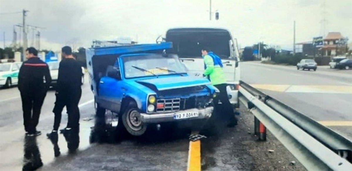 حرکت عجیب راننده نیسان پس از تصادف در مشهد!