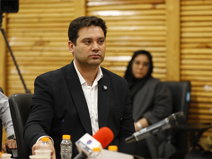 چگونه در دهه ۱۳۸۰، خودروسازی ایران به وابستگی رسید؟ / صنعت خودروسازی یکی از اهداف اصلی تحریم‌ها بوده است/ برای صنعت خودرو نقشه توسعه پایدار تدوین نشده است/ صنعت خودرو نسبت به بسیاری از صنایع وضعیت بهتری دارد/ تعطیل‌کردن صنعت خودرو منطقی و امکان‌پذیر نیست