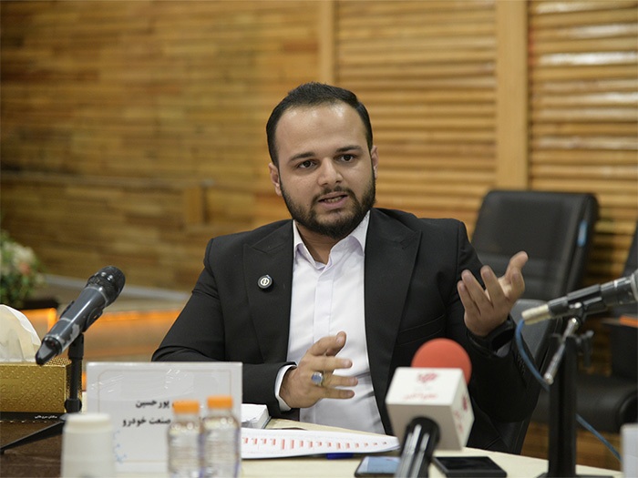 چگونه در دهه ۱۳۸۰، خودروسازی ایران به وابستگی رسید؟ / صنعت خودروسازی یکی از اهداف اصلی تحریم‌ها بوده است/ برای صنعت خودرو نقشه توسعه پایدار تدوین نشده است/ صنعت خودرو نسبت به بسیاری از صنایع وضعیت بهتری دارد/ تعطیل‌کردن صنعت خودرو منطقی و امکان‌پذیر نیست