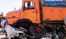 لحظه دلخراش متلاشی کردن یک خودروی سواری توسط تریلی مقابل دوربین‌های مدار بسته با ۴ کشته