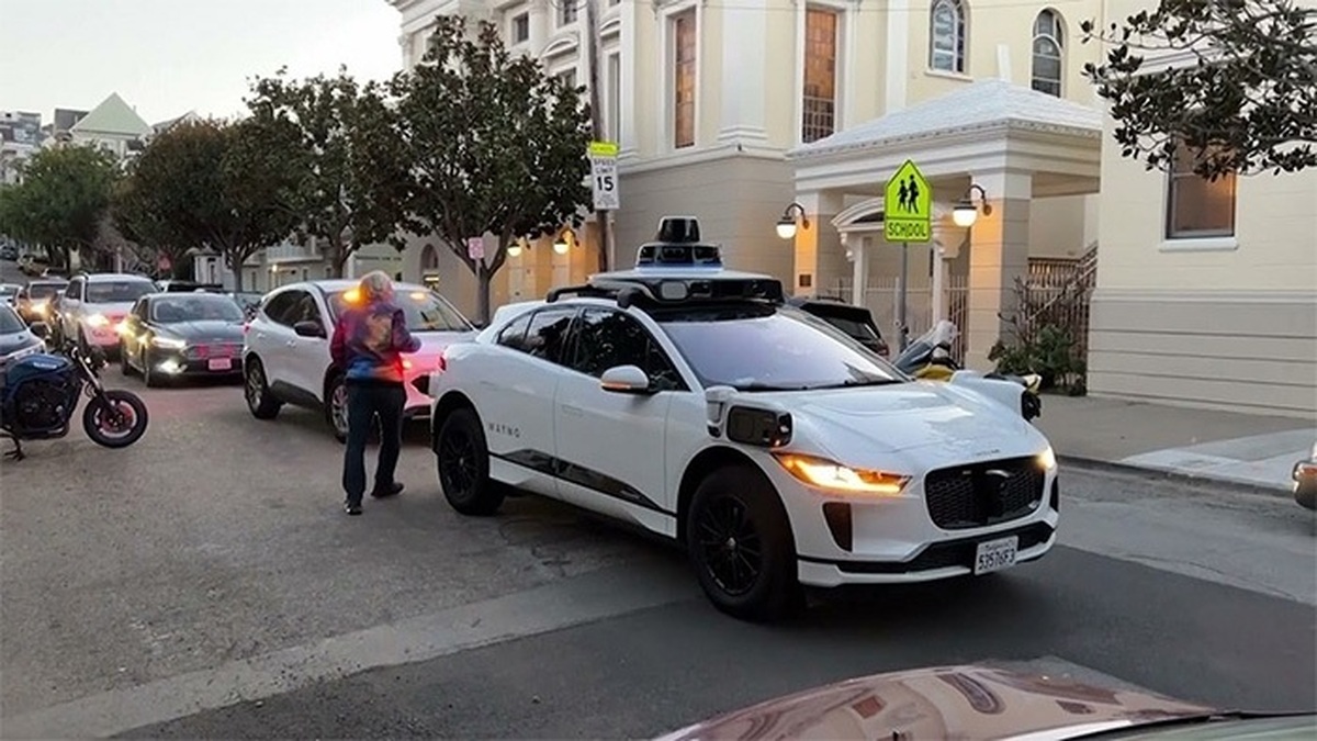 اینبار نوزاد در تاکسی خودران متولد شد!