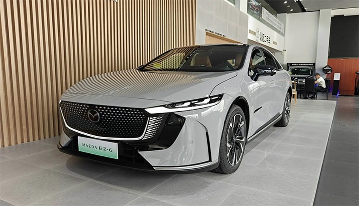 کامران تفتی به همسرش متین ستوده خودروی لاکچری کادو داد!