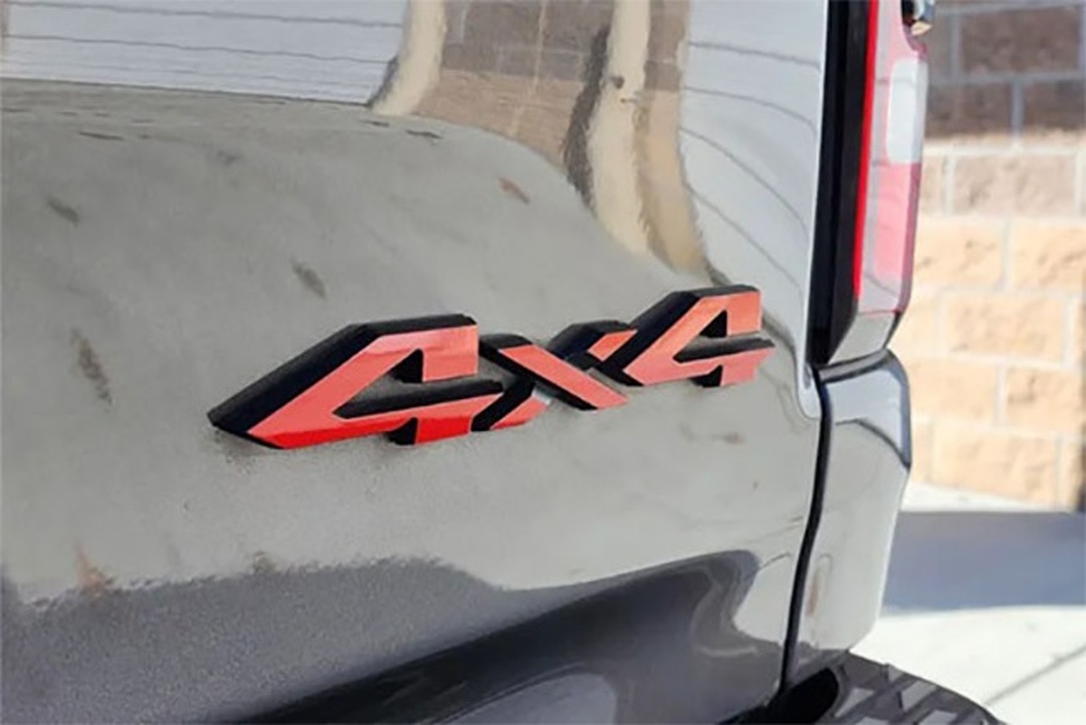 راز عبارت ۴x۴ روی ماشین‌ها چیست؟