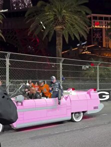 فیلم رانندگی با عجیب‌ترین خودروی جهان